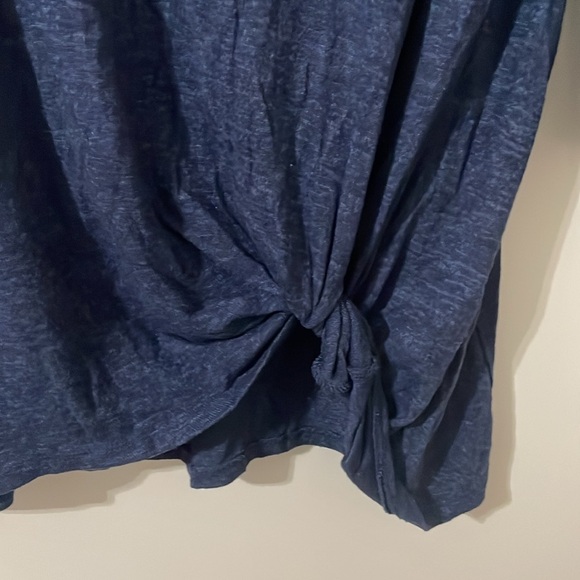 Chelsea & Theodore Deep Blue Knot Front Top Size L - Picture 4 of 4